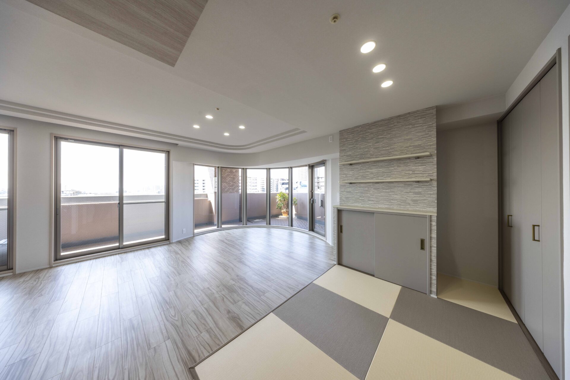 畳スペースから見たLDK2