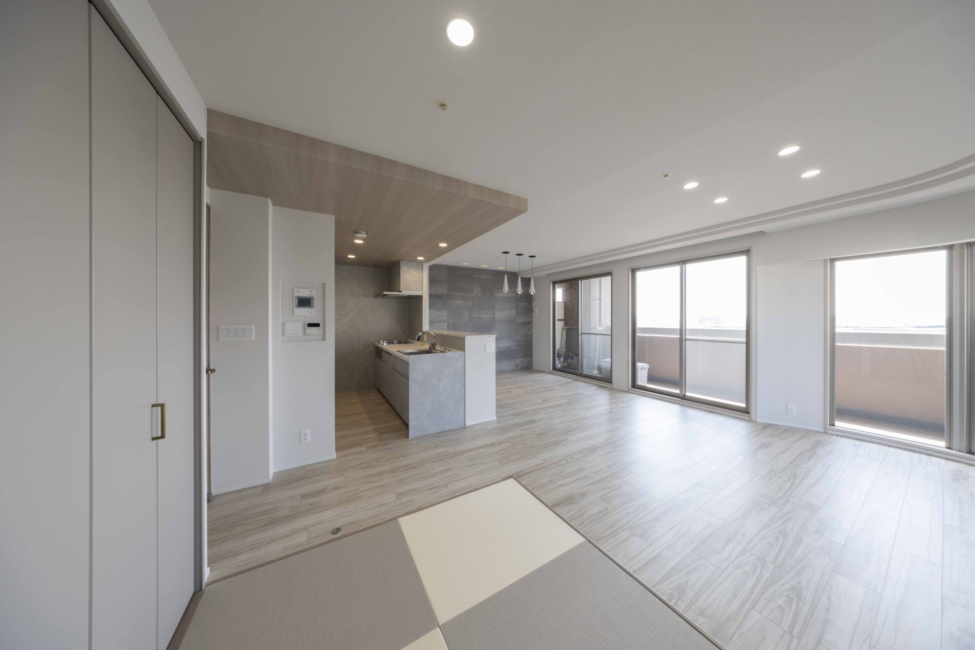 畳スペースから見たLDK3